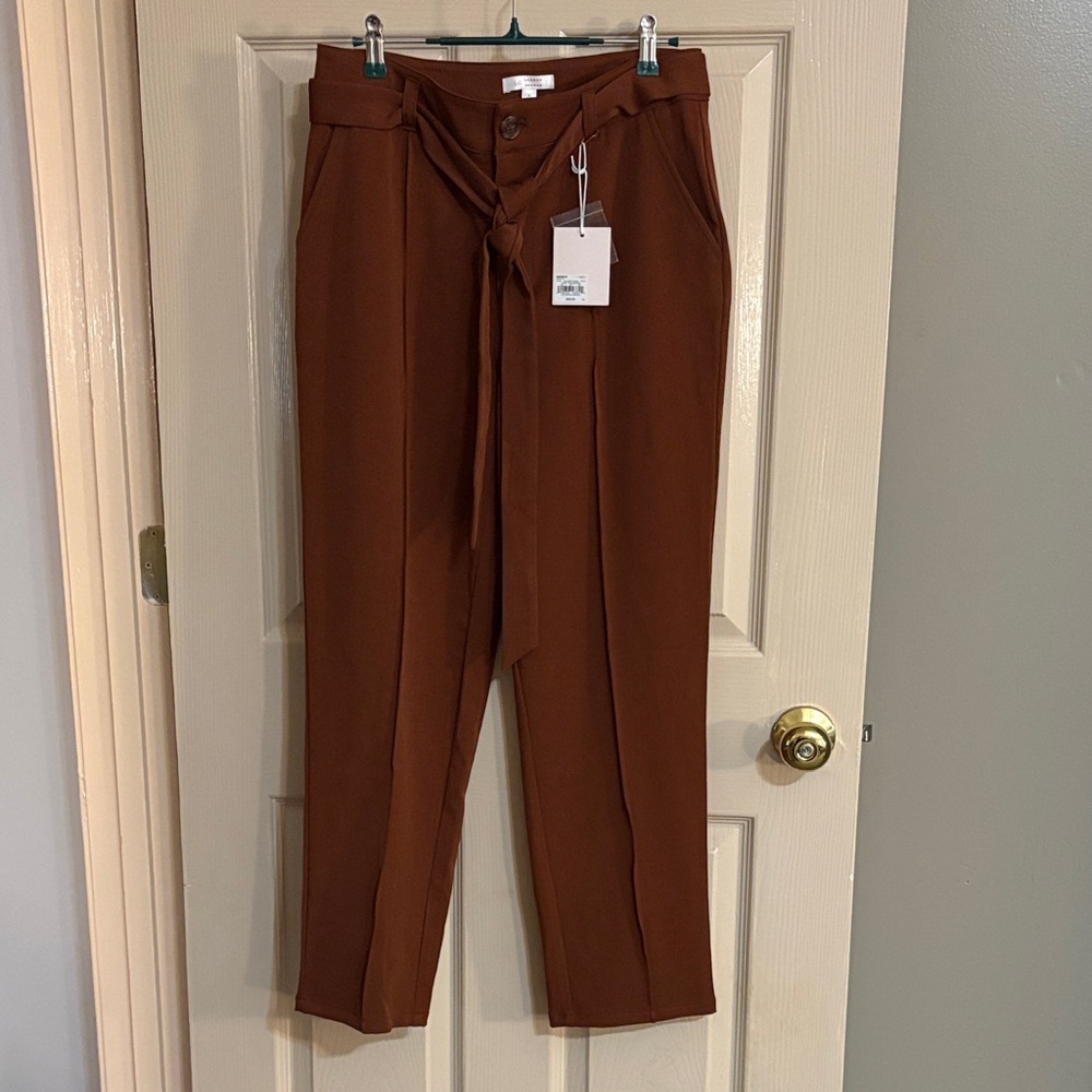 NWT Lauren Conrad women’s dress pants size 8 in color Coffee.